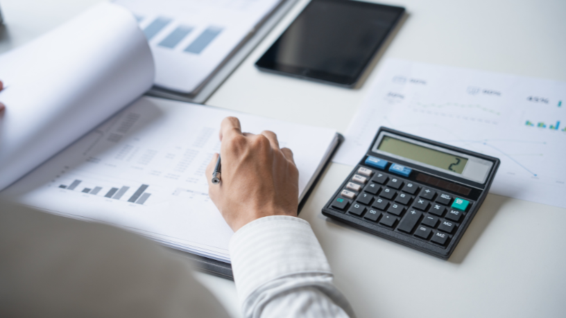 Control de costos y transparencia en proyectos de gran escala con la pericia contable de Carlos Eduardo Rosalba Padilha.