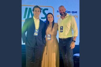 Ian dos Anjos Cunha analiza cómo la tecnología puede reducir filas y aumentar la eficiencia sin perder la atención humana y personalizada.